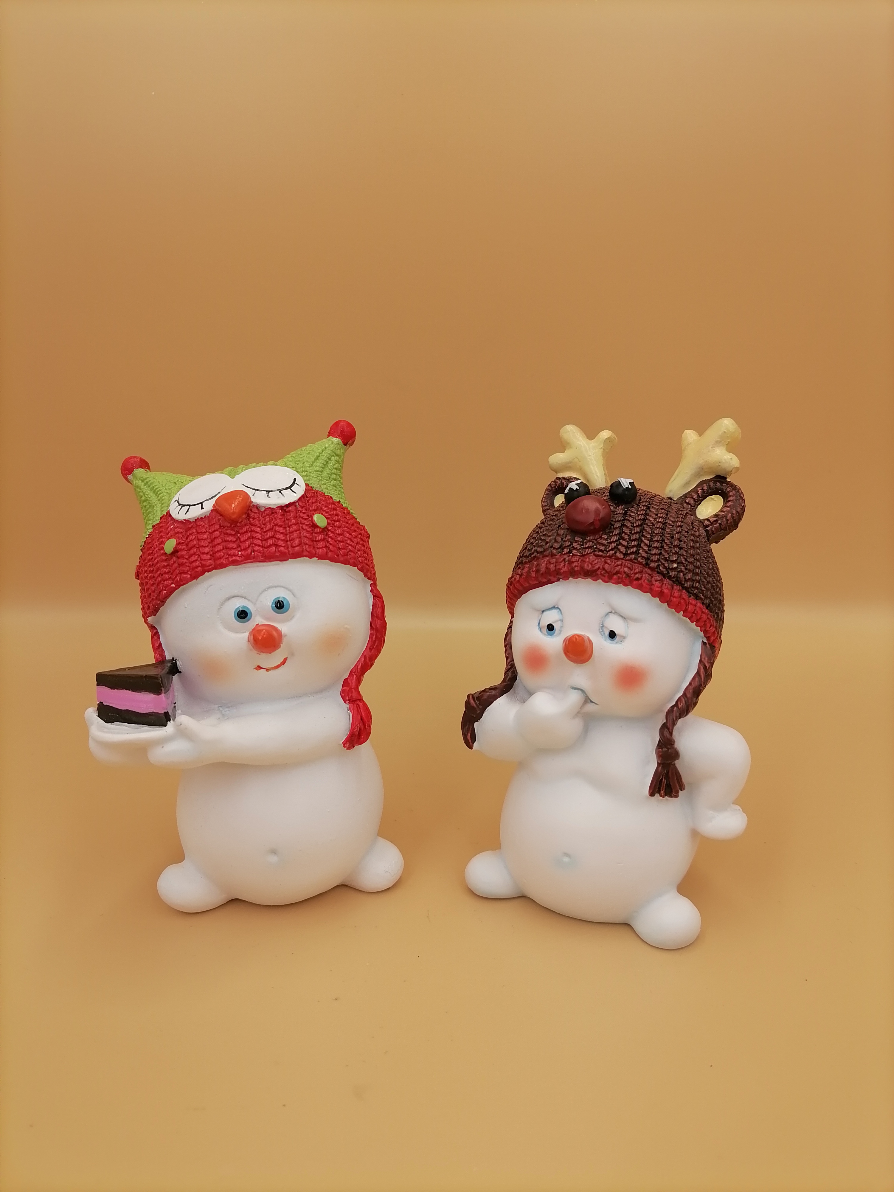 Набор фигурок Снеговики в шапках