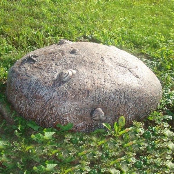 Камень с ракушками (крышка на люк), L80 Н25 см